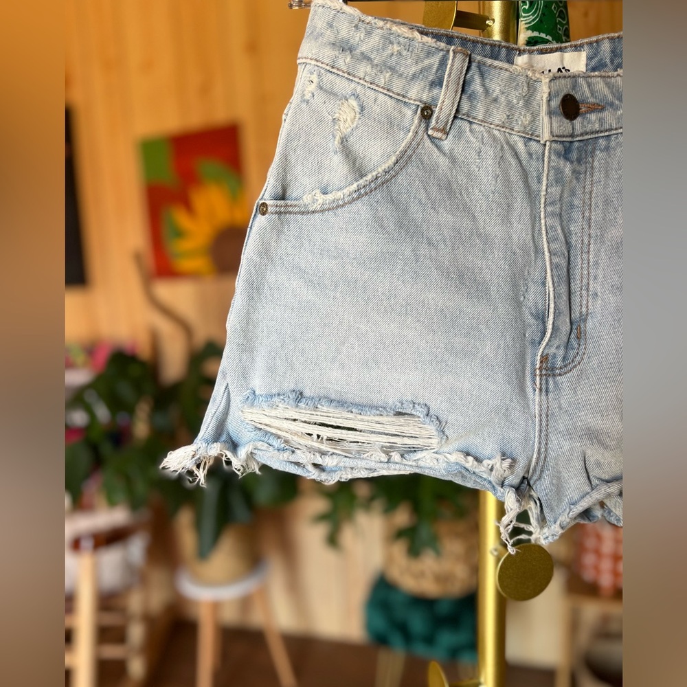 Rolla's X Sofia Richie Dusters Denim Shorts Size 27 in Layla Bleach - Picture 6 of 10